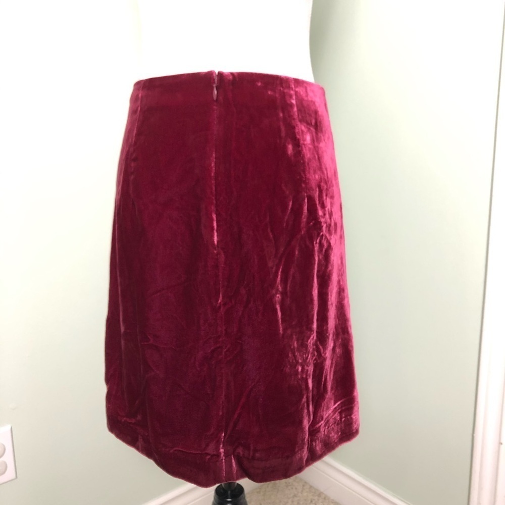💙 8 💙 NWT Anthro Skirt Velvet Mini Ruched Slit Asymmetrical Raspberry - Picture 4 of 13